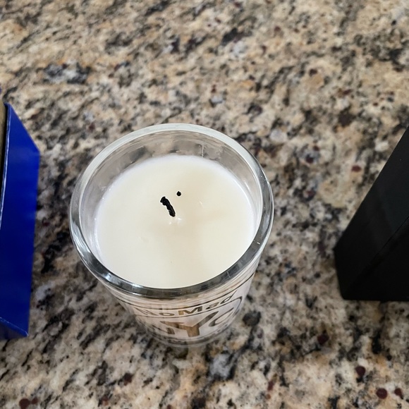 Bond no 9. Nomad candle with beautiful box - Picture 3 of 3